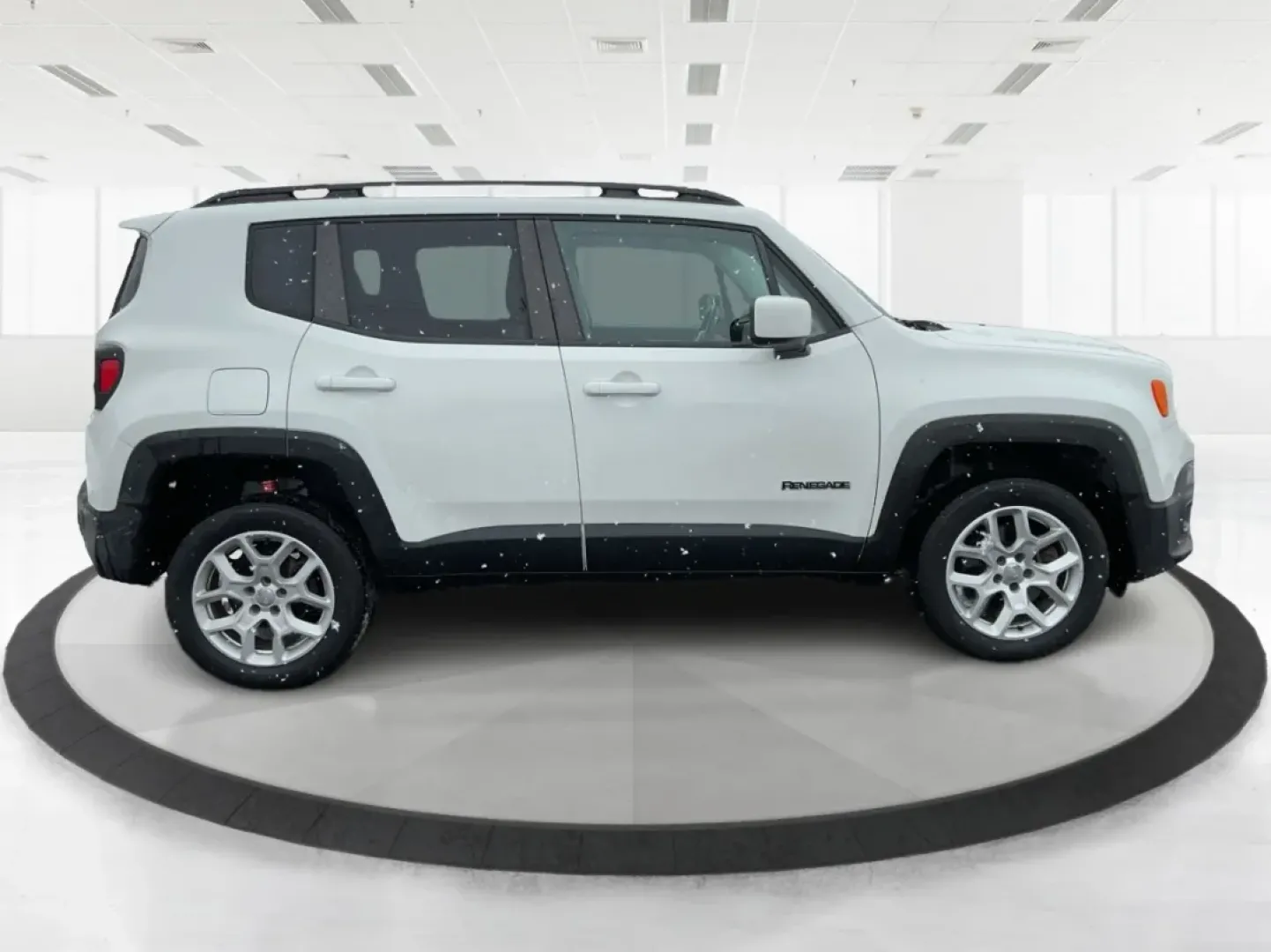 2015 Jeep Renegade Latitude (ZACCJBBT4FP) with an 2.4L L4 engine, 6-Speed Manual transmission, located at 1230 East Main St, Xenia, OH, 45385, (937) 908-9800, 39.688026, -83.910172 - Ready for a life that doesn't stop when the pavement ends? This 2015 Jeep Renegade Latitude 4WD in Alpine White is built for the Xenia lifestyle-weekday commutes down US-35, quick runs to grocery stores near downtown, and spontaneous weekend getaways to Caesar Creek State Park or John Bryan State Pa - Photo#1