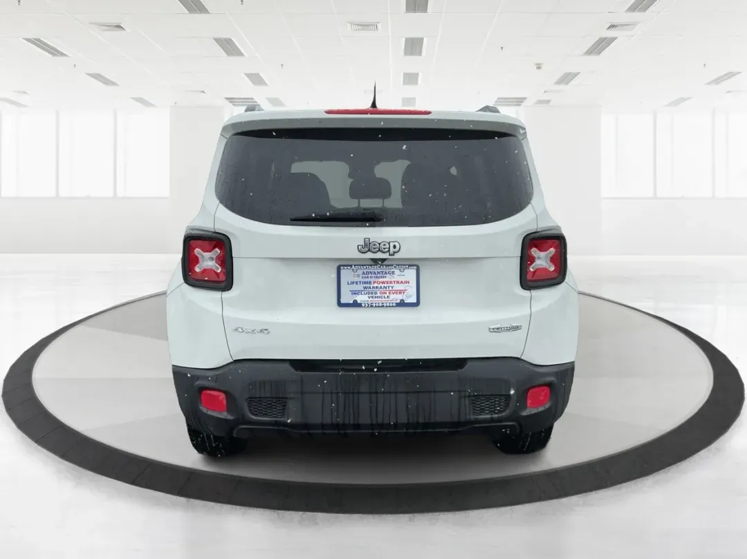 2015 Jeep Renegade Latitude (ZACCJBBT4FP) with an 2.4L L4 engine, 6-Speed Manual transmission, located at 1230 East Main St, Xenia, OH, 45385, (937) 908-9800, 39.688026, -83.910172 - Ready for a life that doesn't stop when the pavement ends? This 2015 Jeep Renegade Latitude 4WD in Alpine White is built for the Xenia lifestyle-weekday commutes down US-35, quick runs to grocery stores near downtown, and spontaneous weekend getaways to Caesar Creek State Park or John Bryan State Pa - Photo#3