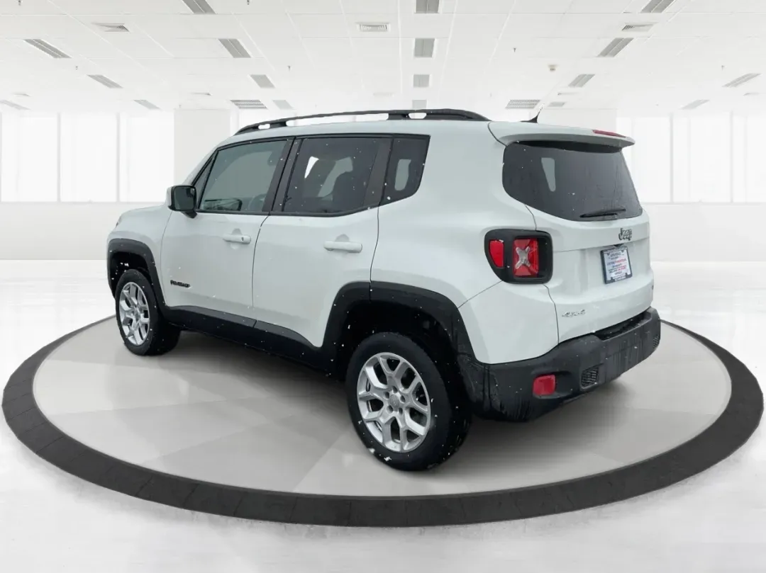 2015 Jeep Renegade Latitude (ZACCJBBT4FP) with an 2.4L L4 engine, 6-Speed Manual transmission, located at 1230 East Main St, Xenia, OH, 45385, (937) 908-9800, 39.688026, -83.910172 - Ready for a life that doesn't stop when the pavement ends? This 2015 Jeep Renegade Latitude 4WD in Alpine White is built for the Xenia lifestyle-weekday commutes down US-35, quick runs to grocery stores near downtown, and spontaneous weekend getaways to Caesar Creek State Park or John Bryan State Pa - Photo#4