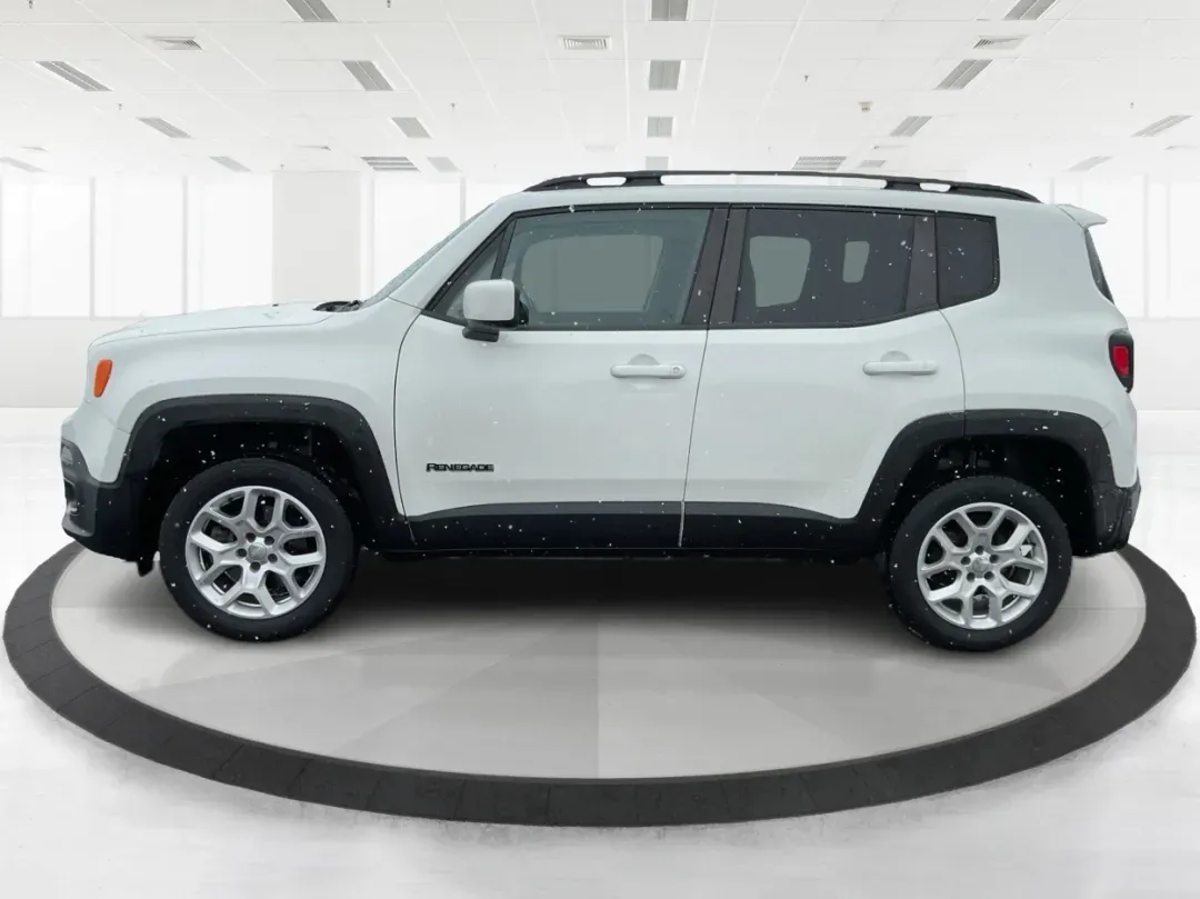 2015 Jeep Renegade Latitude (ZACCJBBT4FP) with an 2.4L L4 engine, 6-Speed Manual transmission, located at 1230 East Main St, Xenia, OH, 45385, (937) 908-9800, 39.688026, -83.910172 - Ready for a life that doesn't stop when the pavement ends? This 2015 Jeep Renegade Latitude 4WD in Alpine White is built for the Xenia lifestyle-weekday commutes down US-35, quick runs to grocery stores near downtown, and spontaneous weekend getaways to Caesar Creek State Park or John Bryan State Pa - Photo#5