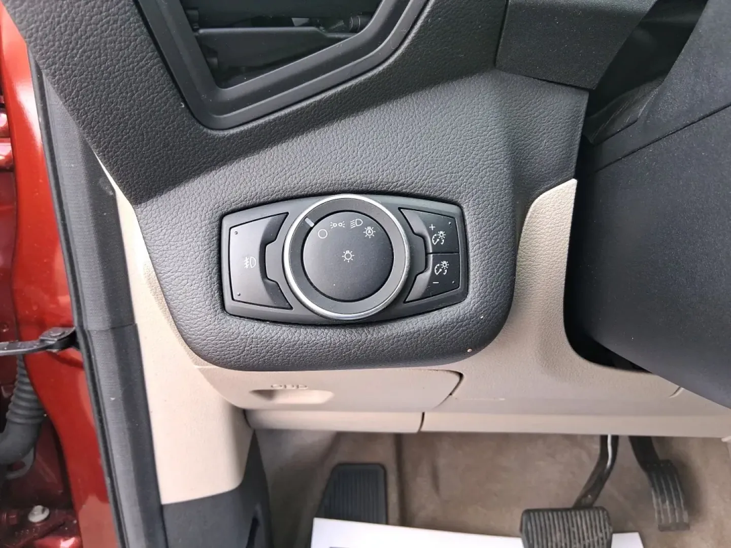 2016 Ford Escape SE (1FMCU0G71GU) with an 2.5L L4 DOHC 16V engine, 6-Speed Automatic transmission, located at 401 Woodman Dr, Riverside, OH, 45431, (937) 908-9800, 39.760899, -84.123421 - Need an SUV that can handle school drop-offs, I675 commutes, and spontaneous weekend getaways to Carillon Historical Park or a day at the National Museum of the U.S. Air Force? This 2016 Ford Escape SE in eye-catching Sunset is built for real-life schedules-easy to park, comfortable for longer drive - Photo#16