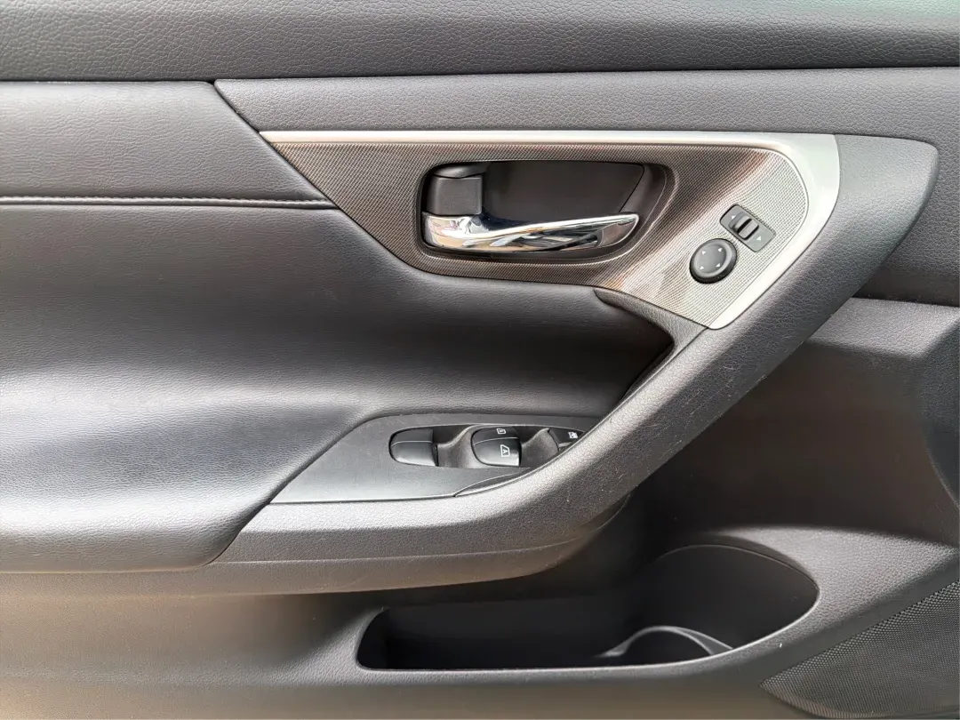 2015 Nissan Altima 2.5 SL (1N4AL3AP4FC) with an 2.5L I-4 DOHC engine, located at 401 Woodman Dr, Riverside, OH, 45431, (937) 908-9800, 39.760899, -84.123421 - Picture your next week going smoother: a comfortable sedan for the daily drive down I-675, an easy run to The Greene for errands, and a relaxed weekend cruise along the river near Eastwood MetroPark-all without stretching your budget. This 2015 Nissan Altima 2.5 SL in Storm is a smart fit for commut - Photo#18