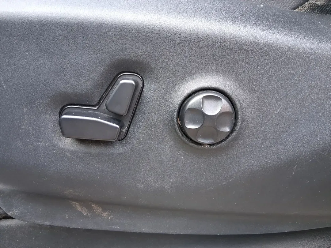 2017 Chrysler Pacifica Touring-L Plus (2C4RC1EG7HR) with an Pentastar 3.6L V-6 DOHC engine, 9A transmission, located at 1951 S Dayton Lakeview Rd., New Carlisle, OH, 45344, (937) 908-9800, 39.890999, -84.050255 - Load up the kids, the gear, and the playlist-this 2017 Chrysler Pacifica Touring-L Plus is built for real life in New Carlisle, from school drop-offs and long commutes to weekend trips out toward Buck Creek State Park. If you've been hunting for a comfortable, family-ready passenger van with premium - Photo#17