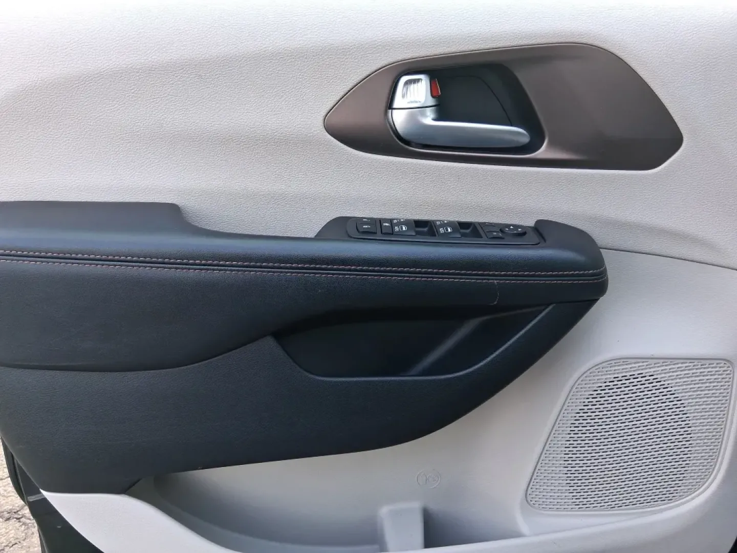 2017 Chrysler Pacifica Touring-L Plus (2C4RC1EG7HR) with an Pentastar 3.6L V-6 DOHC engine, 9A transmission, located at 1951 S Dayton Lakeview Rd., New Carlisle, OH, 45344, (937) 908-9800, 39.890999, -84.050255 - Load up the kids, the gear, and the playlist-this 2017 Chrysler Pacifica Touring-L Plus is built for real life in New Carlisle, from school drop-offs and long commutes to weekend trips out toward Buck Creek State Park. If you've been hunting for a comfortable, family-ready passenger van with premium - Photo#18