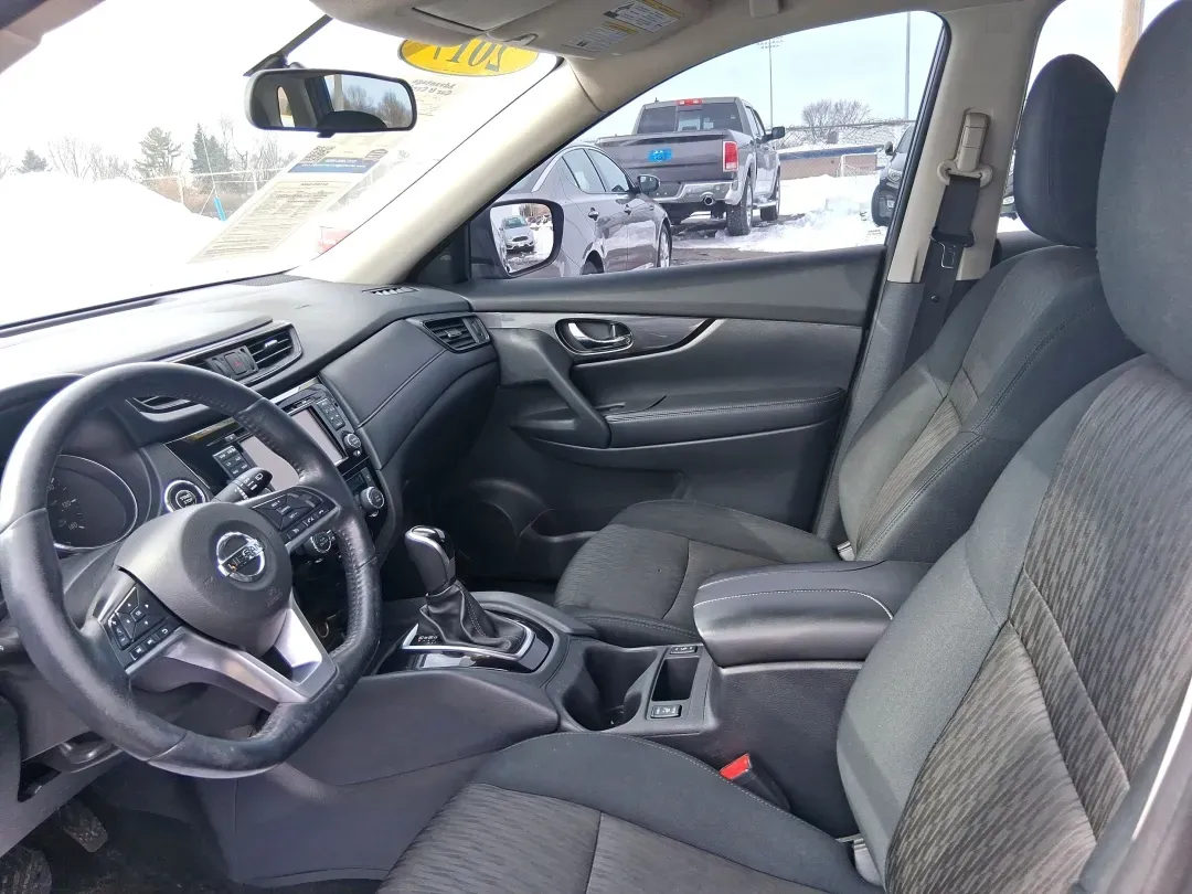 2017 Nissan Rogue SV (5N1AT2MV9HC) with an 2.5L I-4 DOHC engine, located at 880 E. National Road, Vandalia, OH, 45377, (937) 908-9800, 39.891918, -84.183594 - Weekend road trips to MetroParks, daily commutes down I75, and grocery runs around the Dayton area all feel easier in a compact SUV that's comfortable, confident in bad weather, and flexible for real life. This 2017 Nissan Rogue SV in Gun Metallic is built for busy schedules and spontaneous getaways - Photo#9