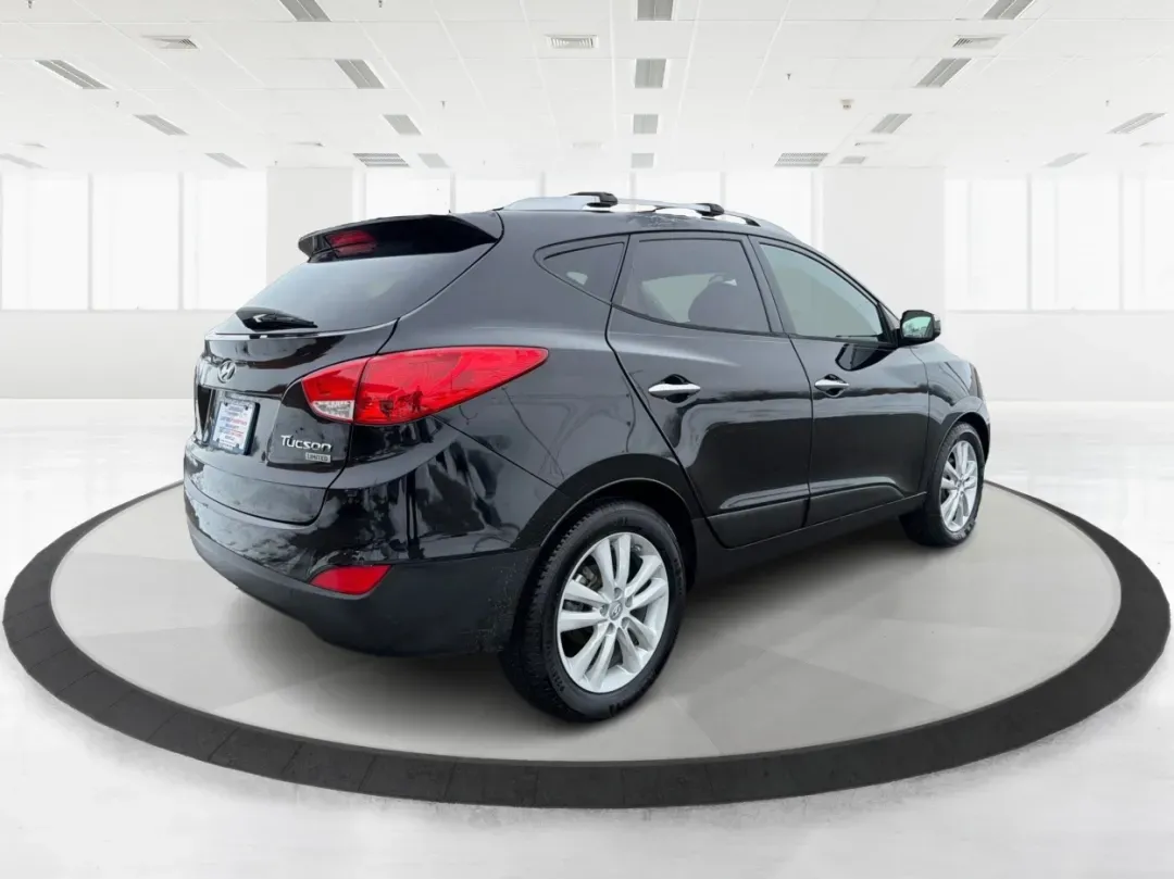 2012 Hyundai Tucson Limited (KM8JU3AC5CU) with an Theta II 2.4L I-4 DOHC engine, 6-Speed Automatic transmission, located at 880 E. National Road, Vandalia, OH, 45377, (937) 908-9800, 39.891918, -84.183594 - Need a dependable SUV that fits real life-school drop-offs, I-75 commuting, and weekend getaways to Taylorsville MetroPark-without the stress of traditional bank rules? This 2012 Hyundai Tucson Limited in Ash Black is a smart, comfortable choice for Vandalia drivers who want a practical daily vehicl - Photo#2