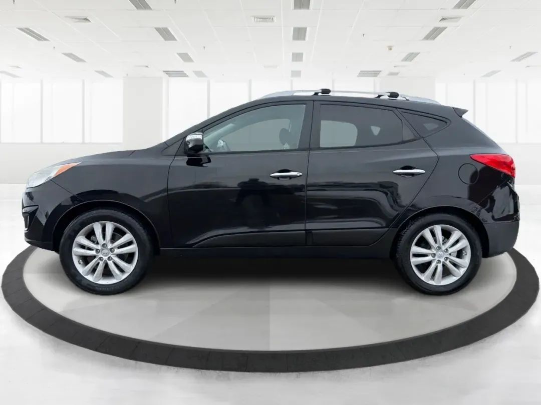 2012 Hyundai Tucson Limited (KM8JU3AC5CU) with an Theta II 2.4L I-4 DOHC engine, 6-Speed Automatic transmission, located at 880 E. National Road, Vandalia, OH, 45377, (937) 908-9800, 39.891918, -84.183594 - Need a dependable SUV that fits real life-school drop-offs, I-75 commuting, and weekend getaways to Taylorsville MetroPark-without the stress of traditional bank rules? This 2012 Hyundai Tucson Limited in Ash Black is a smart, comfortable choice for Vandalia drivers who want a practical daily vehicl - Photo#5