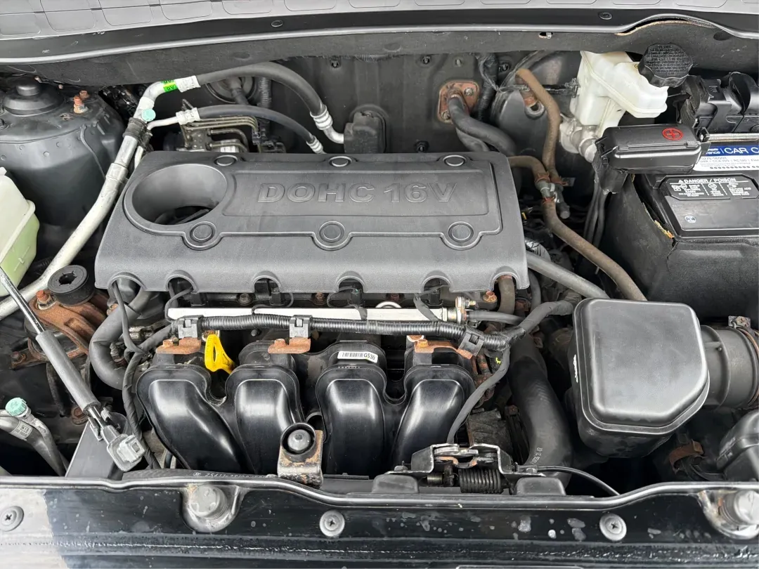 2012 Hyundai Tucson Limited (KM8JU3AC5CU) with an Theta II 2.4L I-4 DOHC engine, 6-Speed Automatic transmission, located at 880 E. National Road, Vandalia, OH, 45377, (937) 908-9800, 39.891918, -84.183594 - Need a dependable SUV that fits real life-school drop-offs, I-75 commuting, and weekend getaways to Taylorsville MetroPark-without the stress of traditional bank rules? This 2012 Hyundai Tucson Limited in Ash Black is a smart, comfortable choice for Vandalia drivers who want a practical daily vehicl - Photo#11