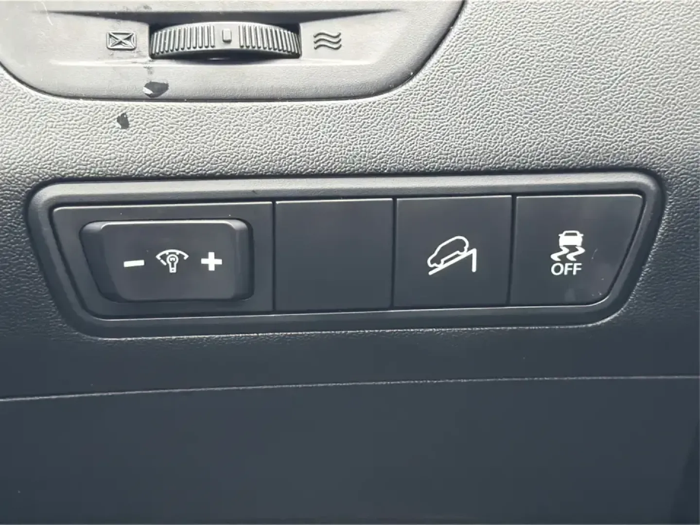 2012 Hyundai Tucson Limited (KM8JU3AC5CU) with an Theta II 2.4L I-4 DOHC engine, 6-Speed Automatic transmission, located at 880 E. National Road, Vandalia, OH, 45377, (937) 908-9800, 39.891918, -84.183594 - Need a dependable SUV that fits real life-school drop-offs, I-75 commuting, and weekend getaways to Taylorsville MetroPark-without the stress of traditional bank rules? This 2012 Hyundai Tucson Limited in Ash Black is a smart, comfortable choice for Vandalia drivers who want a practical daily vehicl - Photo#17