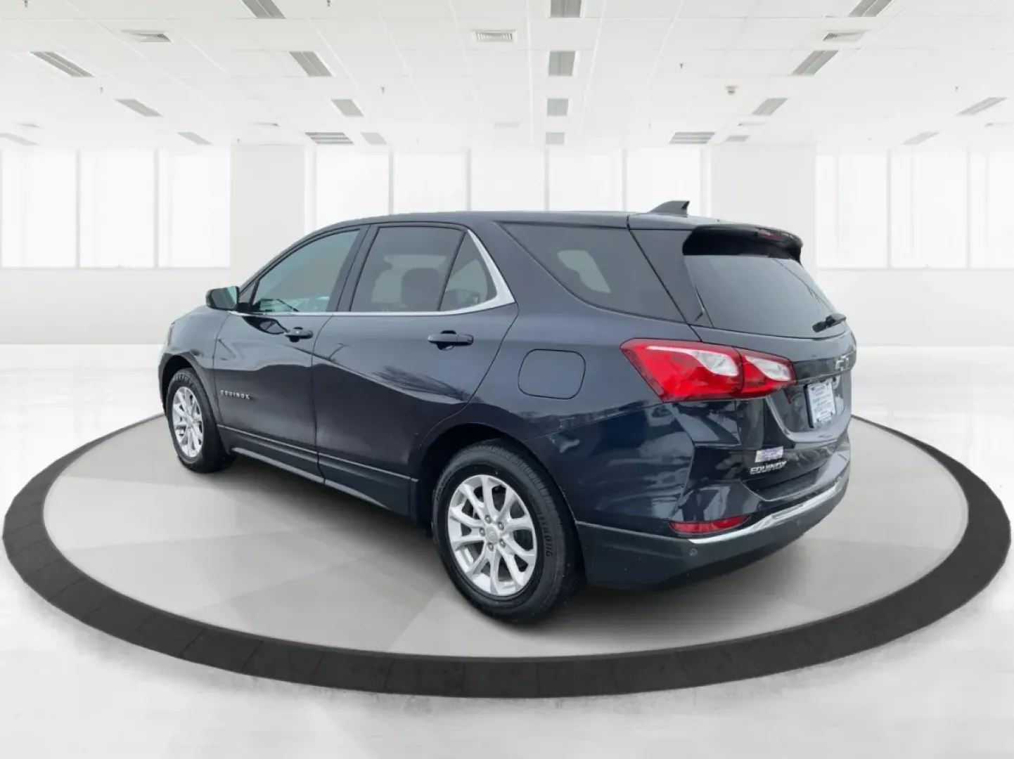 2020 Chevrolet Equinox FWD LT 1.5L Turbo (3GNAXKEV3LS) with an 1.5L I-4 gasoline direct injection engine, 6A transmission, located at 880 E. National Road, Vandalia, OH, 45377, (937) 908-9800, 39.891918, -84.183594 - Picture your next week: a smooth I75 commute, school drop-offs with room for backpacks and groceries, and an easy weekend escape to the National Museum of the U.S. Air Force-without driving something bulky or hard on fuel. This 2020 Chevrolet Equinox LT is the kind of practical, comfortable SUV that - Photo#4