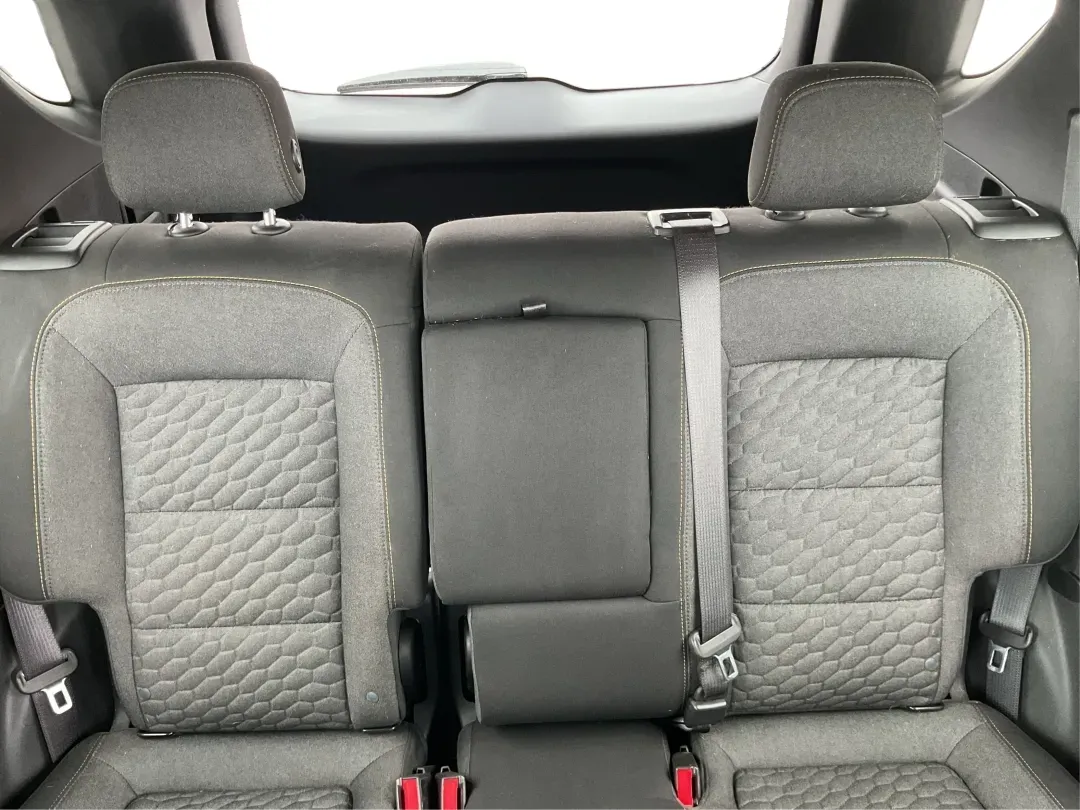 2020 Chevrolet Equinox FWD LT 1.5L Turbo (3GNAXKEV3LS) with an 1.5L I-4 gasoline direct injection engine, located at 880 E. National Road, Vandalia, OH, 45377, (937) 908-9800, 39.891918, -84.183594 - Picture your next week: a smooth I75 commute, school drop-offs with room for backpacks and groceries, and an easy weekend escape to the National Museum of the U.S. Air Force-without driving something bulky or hard on fuel. This 2020 Chevrolet Equinox LT is the kind of practical, comfortable SUV that - Photo#14