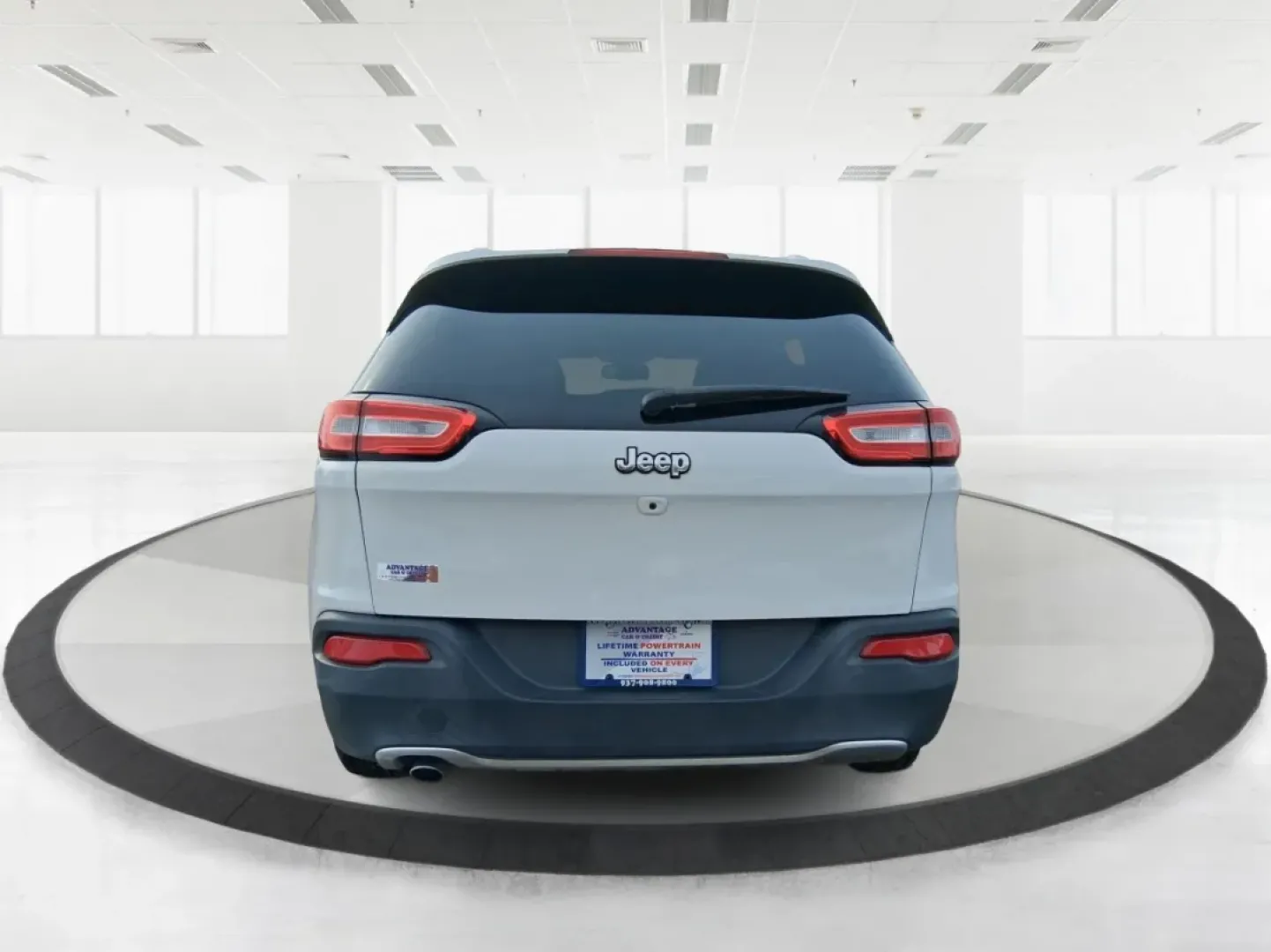 2014 Jeep Cherokee Limited (1C4PJLDB5EW) with an 2.4L L4 DOHC 16V engine, 9-Speed Automatic transmission, located at 401 Woodman Dr, Riverside, OH, 45431, (937) 908-9800, 39.760899, -84.123421 - Picture your next Ohio weekend: loading up the cooler, pointing the hood toward Eastwood MetroPark, and cruising I-675 or US35 with room for friends, gear, and comfort. This 2014 Jeep Cherokee Limited is the kind of crossover that fits real life in Riverside-school runs, long commutes to Wright-Patt - Photo#3