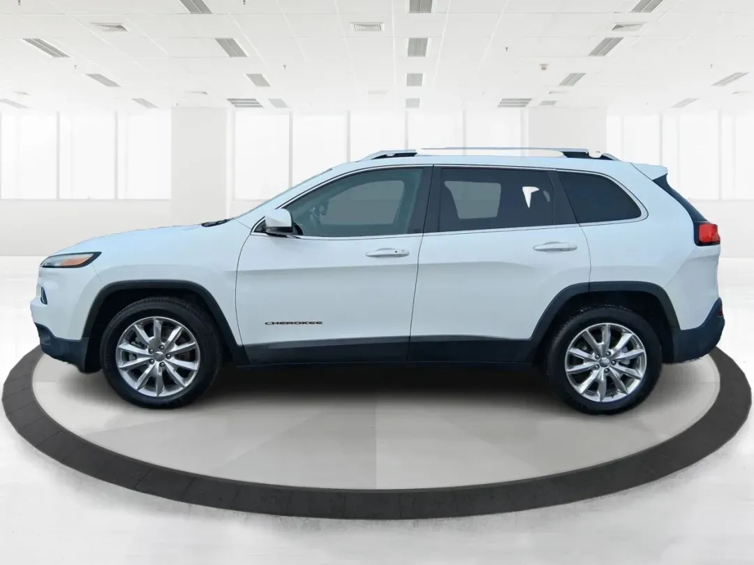 2014 Jeep Cherokee Limited (1C4PJLDB5EW) with an 2.4L L4 DOHC 16V engine, 9-Speed Automatic transmission, located at 401 Woodman Dr, Riverside, OH, 45431, (937) 908-9800, 39.760899, -84.123421 - Picture your next Ohio weekend: loading up the cooler, pointing the hood toward Eastwood MetroPark, and cruising I-675 or US35 with room for friends, gear, and comfort. This 2014 Jeep Cherokee Limited is the kind of crossover that fits real life in Riverside-school runs, long commutes to Wright-Patt - Photo#5