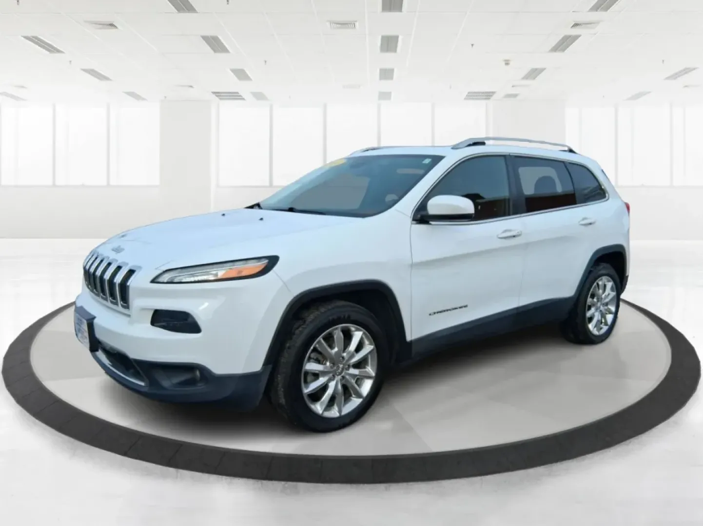 2014 Jeep Cherokee Limited (1C4PJLDB5EW) with an 2.4L L4 DOHC 16V engine, 9-Speed Automatic transmission, located at 401 Woodman Dr, Riverside, OH, 45431, (937) 908-9800, 39.760899, -84.123421 - Picture your next Ohio weekend: loading up the cooler, pointing the hood toward Eastwood MetroPark, and cruising I-675 or US35 with room for friends, gear, and comfort. This 2014 Jeep Cherokee Limited is the kind of crossover that fits real life in Riverside-school runs, long commutes to Wright-Patt - Photo#8