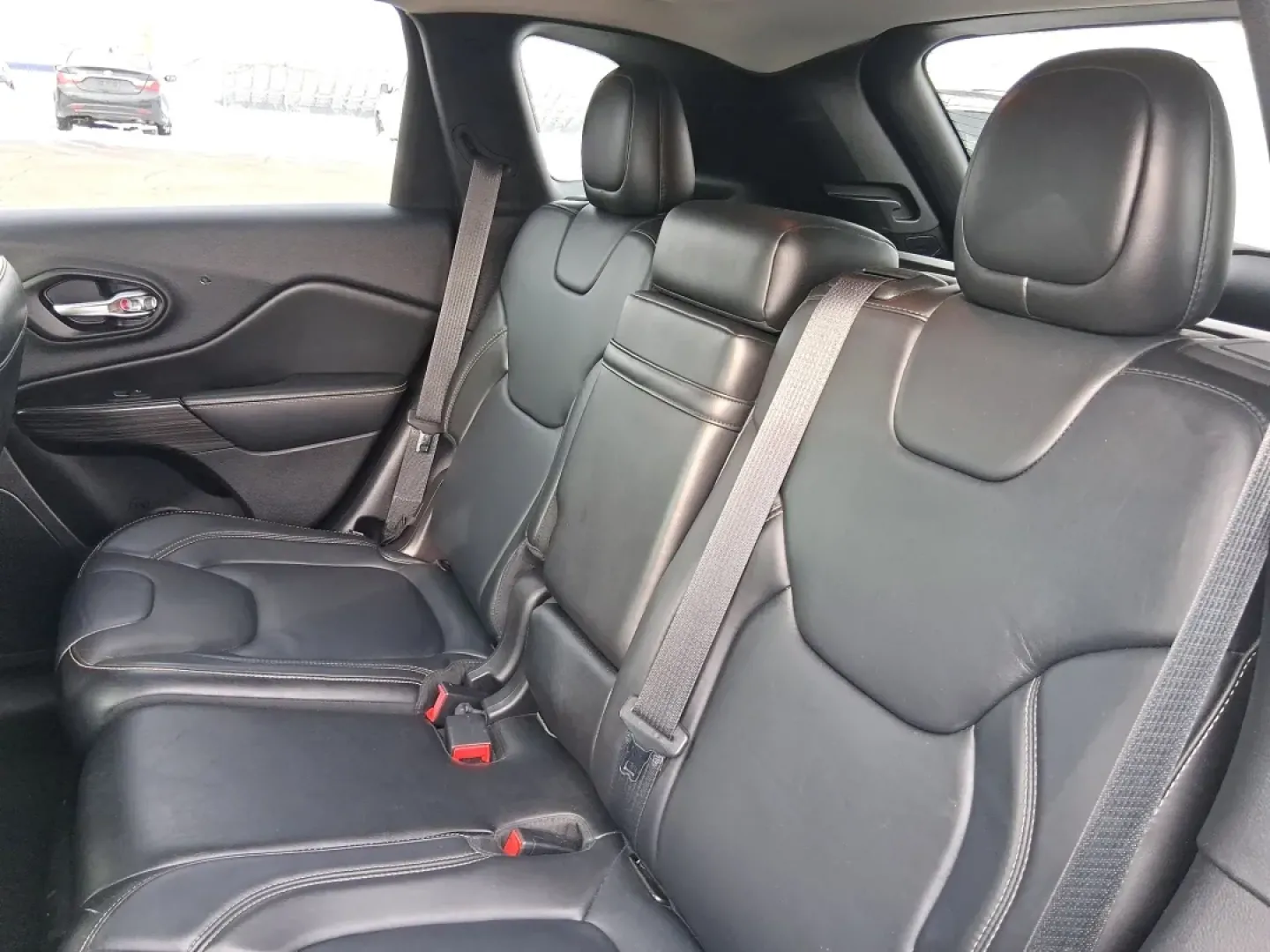 2014 Jeep Cherokee Limited (1C4PJLDB5EW) with an 2.4L L4 DOHC 16V engine, 9-Speed Automatic transmission, located at 401 Woodman Dr, Riverside, OH, 45431, (937) 908-9800, 39.760899, -84.123421 - Picture your next Ohio weekend: loading up the cooler, pointing the hood toward Eastwood MetroPark, and cruising I-675 or US35 with room for friends, gear, and comfort. This 2014 Jeep Cherokee Limited is the kind of crossover that fits real life in Riverside-school runs, long commutes to Wright-Patt - Photo#10