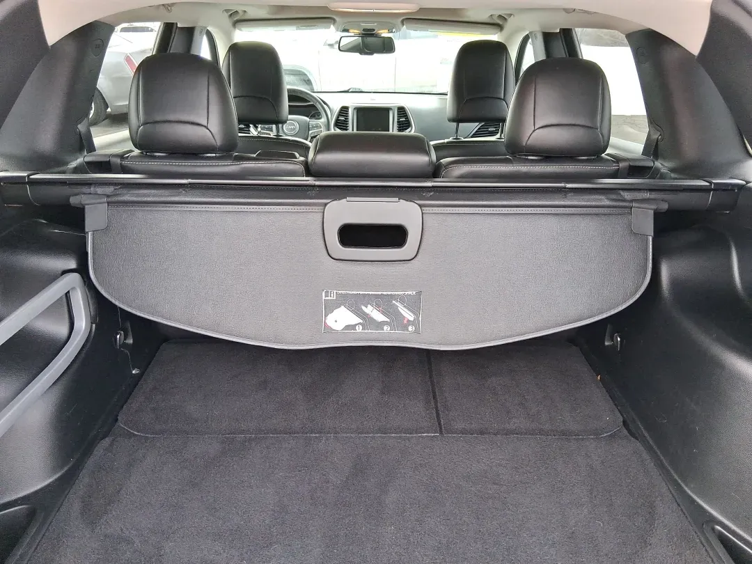 2014 Jeep Cherokee Limited (1C4PJLDB5EW) with an 2.4L L4 DOHC 16V engine, 9-Speed Automatic transmission, located at 401 Woodman Dr, Riverside, OH, 45431, (937) 908-9800, 39.760899, -84.123421 - Picture your next Ohio weekend: loading up the cooler, pointing the hood toward Eastwood MetroPark, and cruising I-675 or US35 with room for friends, gear, and comfort. This 2014 Jeep Cherokee Limited is the kind of crossover that fits real life in Riverside-school runs, long commutes to Wright-Patt - Photo#12