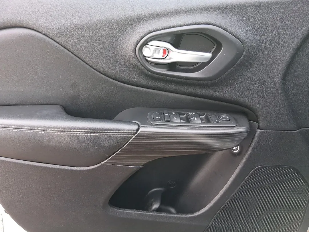 2014 Jeep Cherokee Limited (1C4PJLDB5EW) with an 2.4L L4 DOHC 16V engine, 9-Speed Automatic transmission, located at 401 Woodman Dr, Riverside, OH, 45431, (937) 908-9800, 39.760899, -84.123421 - Picture your next Ohio weekend: loading up the cooler, pointing the hood toward Eastwood MetroPark, and cruising I-675 or US35 with room for friends, gear, and comfort. This 2014 Jeep Cherokee Limited is the kind of crossover that fits real life in Riverside-school runs, long commutes to Wright-Patt - Photo#19