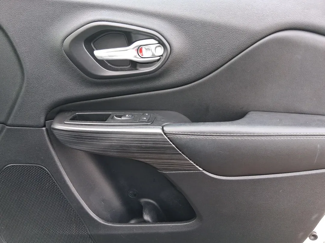 2014 Jeep Cherokee Limited (1C4PJLDB5EW) with an 2.4L L4 DOHC 16V engine, 9-Speed Automatic transmission, located at 401 Woodman Dr, Riverside, OH, 45431, (937) 908-9800, 39.760899, -84.123421 - Picture your next Ohio weekend: loading up the cooler, pointing the hood toward Eastwood MetroPark, and cruising I-675 or US35 with room for friends, gear, and comfort. This 2014 Jeep Cherokee Limited is the kind of crossover that fits real life in Riverside-school runs, long commutes to Wright-Patt - Photo#20