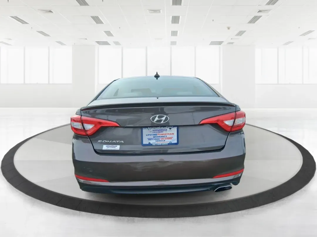 2016 Hyundai Sonata SE (5NPE24AF9GH) with an 2.4L I-4 gasoline direct injection engine, 7A transmission, located at 880 E. National Road, Vandalia, OH, 45377, (937) 908-9800, 39.891918, -84.183594 - Need a dependable daily driver that can handle the school run, the I-75 commute, and the occasional weekend getaway without draining your budget? This 2016 Hyundai Sonata SE in rich Dark Truffle is the kind of comfortable, efficient sedan that fits real life in Vandalia-easy to park, smooth on longe - Photo#3