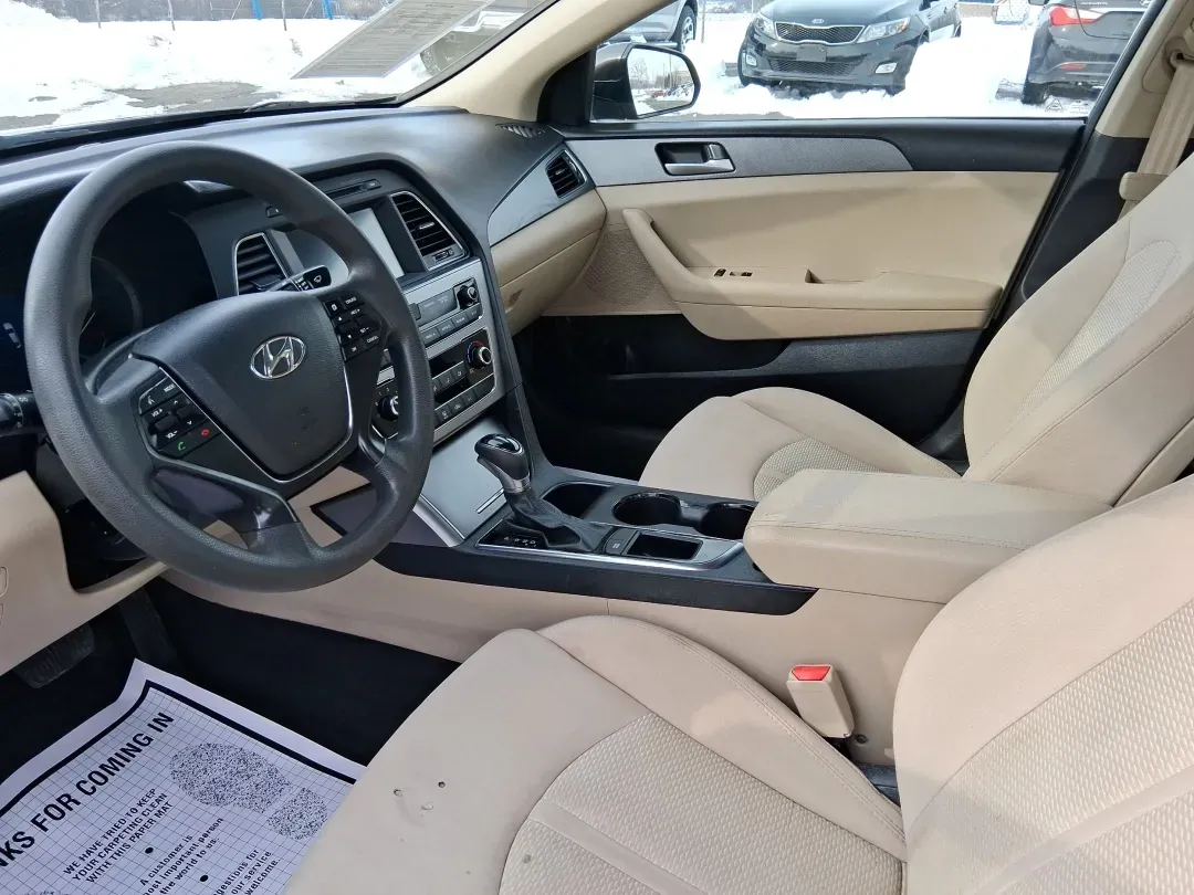 2016 Hyundai Sonata SE (5NPE24AF9GH) with an 2.4L I-4 gasoline direct injection engine, 7A transmission, located at 880 E. National Road, Vandalia, OH, 45377, (937) 908-9800, 39.891918, -84.183594 - Need a dependable daily driver that can handle the school run, the I-75 commute, and the occasional weekend getaway without draining your budget? This 2016 Hyundai Sonata SE in rich Dark Truffle is the kind of comfortable, efficient sedan that fits real life in Vandalia-easy to park, smooth on longe - Photo#9