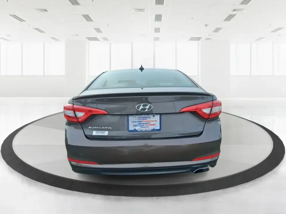 2016 Hyundai Sonata SE (5NPE24AF9GH) with an 2.4L I-4 gasoline direct injection engine, 7A transmission, located at 401 Woodman Dr, Riverside, OH, 45431, (937) 908-9800, 39.760899, -84.123421 - Need a dependable daily driver that can handle the school run, the I-75 commute, and the occasional weekend getaway without draining your budget? This 2016 Hyundai Sonata SE in rich Dark Truffle is the kind of comfortable, efficient sedan that fits real life in Vandalia-easy to park, smooth on longe - Photo#3