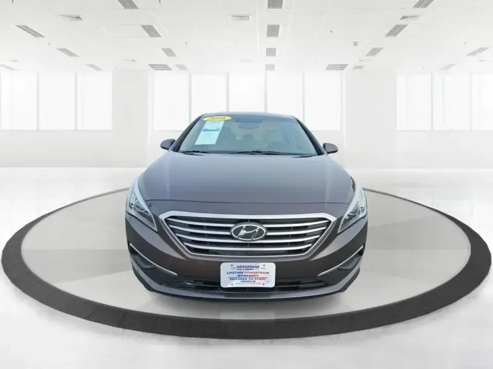 2016 Hyundai Sonata SE (5NPE24AF9GH) with an 2.4L I-4 gasoline direct injection engine, 7A transmission, located at 401 Woodman Dr, Riverside, OH, 45431, (937) 908-9800, 39.760899, -84.123421 - Need a dependable daily driver that can handle the school run, the I-75 commute, and the occasional weekend getaway without draining your budget? This 2016 Hyundai Sonata SE in rich Dark Truffle is the kind of comfortable, efficient sedan that fits real life in Vandalia-easy to park, smooth on longe - Photo#7