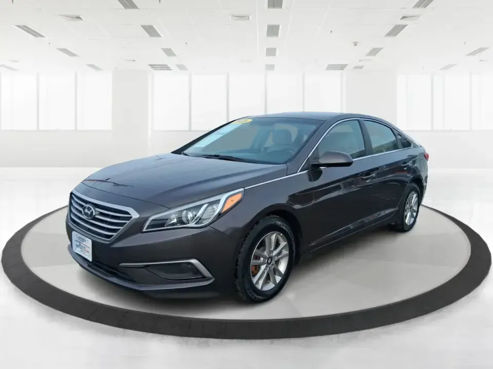 2016 Hyundai Sonata SE (5NPE24AF9GH) with an 2.4L I-4 gasoline direct injection engine, 7A transmission, located at 401 Woodman Dr, Riverside, OH, 45431, (937) 908-9800, 39.760899, -84.123421 - Need a dependable daily driver that can handle the school run, the I-75 commute, and the occasional weekend getaway without draining your budget? This 2016 Hyundai Sonata SE in rich Dark Truffle is the kind of comfortable, efficient sedan that fits real life in Vandalia-easy to park, smooth on longe - Photo#8