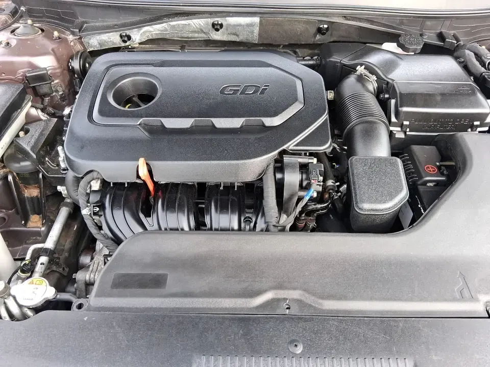 2016 Hyundai Sonata SE (5NPE24AF9GH) with an 2.4L I-4 gasoline direct injection engine, 7A transmission, located at 401 Woodman Dr, Riverside, OH, 45431, (937) 908-9800, 39.760899, -84.123421 - Need a dependable daily driver that can handle the school run, the I-75 commute, and the occasional weekend getaway without draining your budget? This 2016 Hyundai Sonata SE in rich Dark Truffle is the kind of comfortable, efficient sedan that fits real life in Vandalia-easy to park, smooth on longe - Photo#11