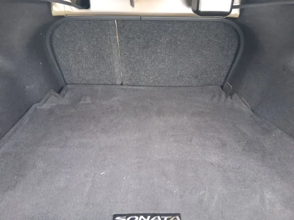 2016 Hyundai Sonata SE (5NPE24AF9GH) with an 2.4L I-4 gasoline direct injection engine, 7A transmission, located at 401 Woodman Dr, Riverside, OH, 45431, (937) 908-9800, 39.760899, -84.123421 - Need a dependable daily driver that can handle the school run, the I-75 commute, and the occasional weekend getaway without draining your budget? This 2016 Hyundai Sonata SE in rich Dark Truffle is the kind of comfortable, efficient sedan that fits real life in Vandalia-easy to park, smooth on longe - Photo#12