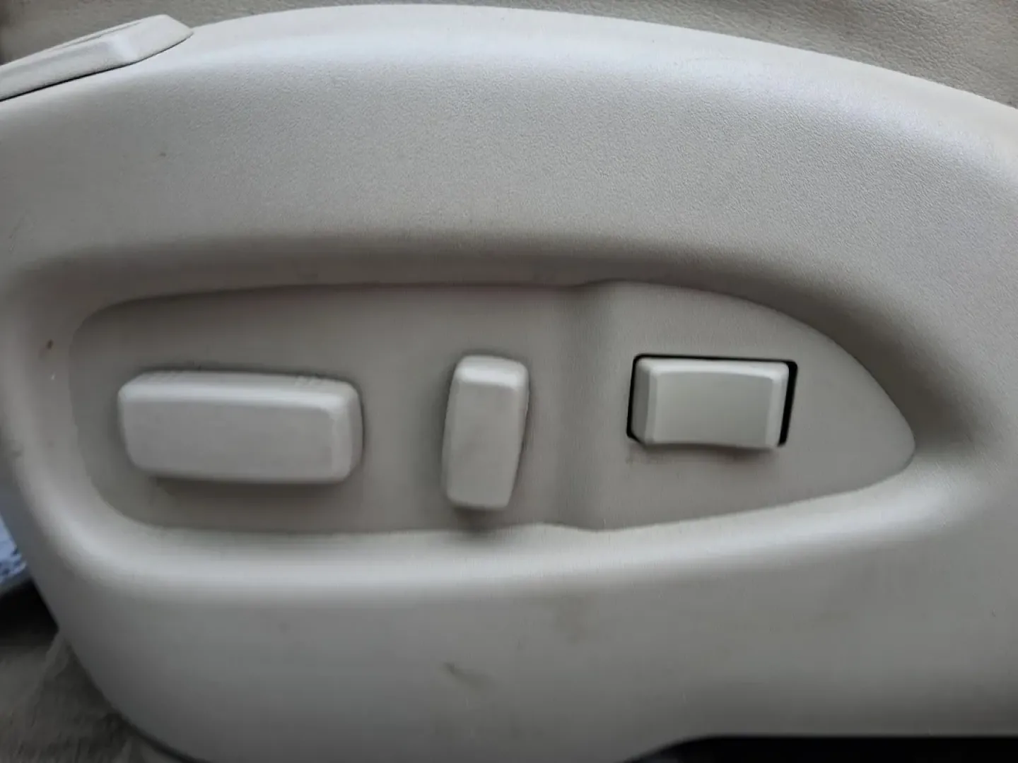 2016 Cadillac SRX Luxury Collection (3GYFNEE32GS) with an 3.6L V-6 gasoline direct injection engine, located at 1099 N County Rd 25A , Troy, OH, 45373, (937) 908-9800, 40.057079, -84.212883 - Picture your next road trip starting in Troy and rolling out past the Great Miami River Trail with everyone comfortable, connected, and confident-no cramped seats, no noisy ride, just smooth power and premium Cadillac style. This 2016 Cadillac SRX Luxury Collection is the kind of SUV that fits real - Photo#18