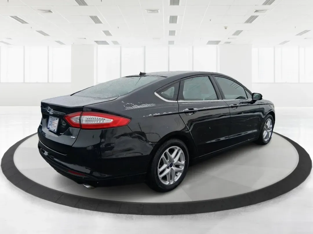 2014 Ford Fusion SE (1FA6P0H77E5) with an 2.5L L4 DOHC 16V engine, Automatic transmission, located at 880 E. National Road, Vandalia, OH, 45377, (937) 908-9800, 39.891918, -84.183594 - Need a dependable sedan for the daily commute up I75, school drop-offs around Vandalia-Butler City Schools, and comfortable weekend drives to the National Museum of the U.S. Air Force? This 2014 Ford Fusion SE is built for real life-smooth on longer stretches of E. National Road, easy to park for er - Photo#2