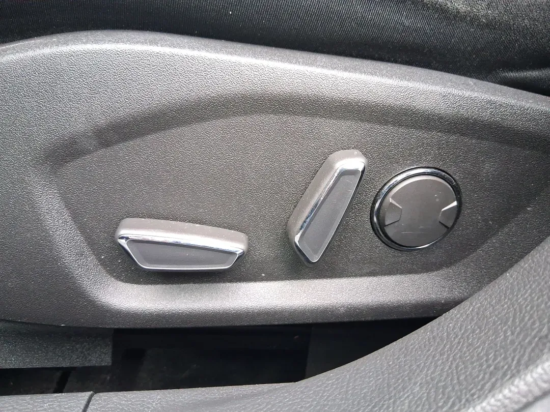 2014 Ford Fusion SE (1FA6P0H77E5) with an 2.5L L4 DOHC 16V engine, Automatic transmission, located at 880 E. National Road, Vandalia, OH, 45377, (937) 908-9800, 39.891918, -84.183594 - Need a dependable sedan for the daily commute up I75, school drop-offs around Vandalia-Butler City Schools, and comfortable weekend drives to the National Museum of the U.S. Air Force? This 2014 Ford Fusion SE is built for real life-smooth on longer stretches of E. National Road, easy to park for er - Photo#19