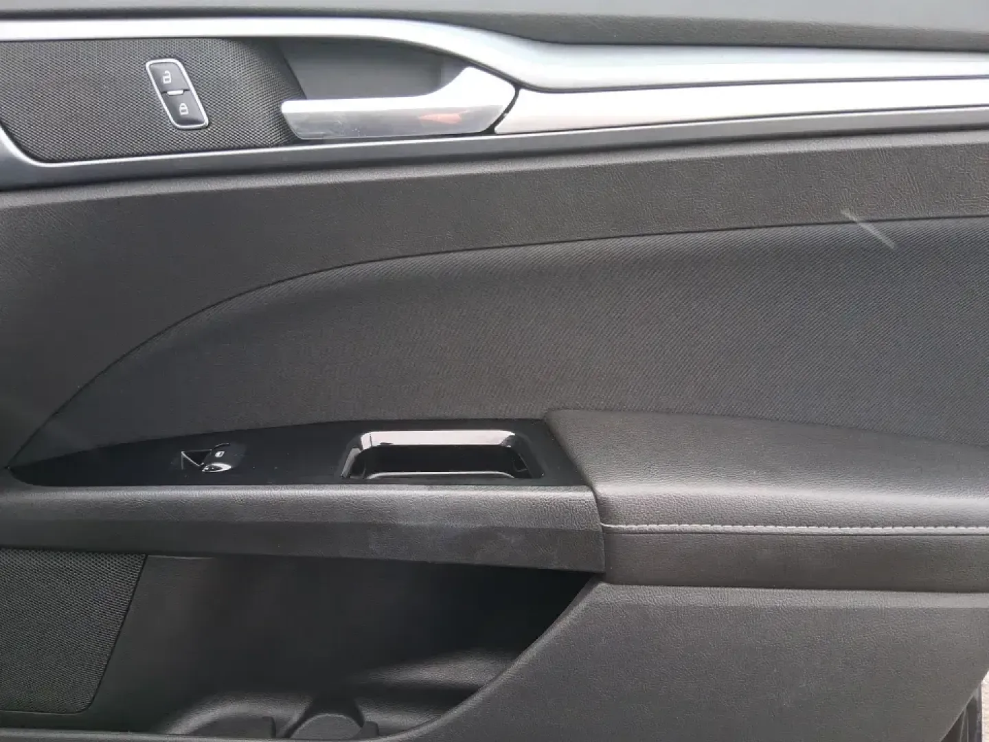 2014 Ford Fusion SE (1FA6P0H77E5) with an 2.5L L4 DOHC 16V engine, Automatic transmission, located at 1230 East Main St, Xenia, OH, 45385, (937) 908-9800, 39.688026, -83.910172 - Need a dependable sedan for the daily commute up I75, school drop-offs around Vandalia-Butler City Schools, and comfortable weekend drives to the National Museum of the U.S. Air Force? This 2014 Ford Fusion SE is built for real life-smooth on longer stretches of E. National Road, easy to park for er - Photo#21