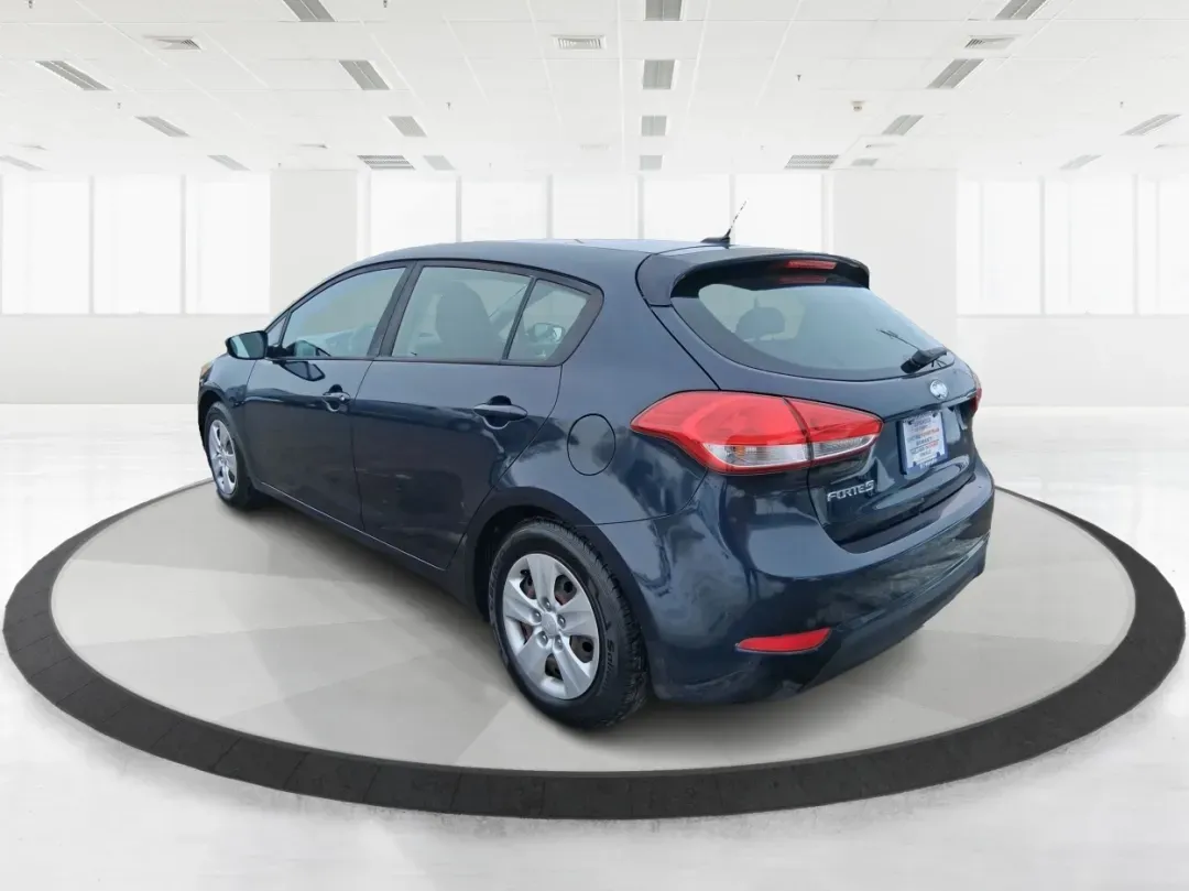 2018 Kia Forte LX (KNAFK5A89J5) with an 2L I-4 DOHC engine, 6A transmission, located at 1951 S Dayton Lakeview Rd., New Carlisle, OH, 45344, (937) 908-9800, 39.890999, -84.050255 - Need a smart, budget-friendly ride that can handle daily commutes to Dayton, quick grocery runs, and spontaneous weekend trips without feeling cramped? This 2018 Kia Forte LX Hatchback in Gravity Blue is built for real-life driving in and around New Carlisle-easy to park, efficient to live with, and - Photo#4