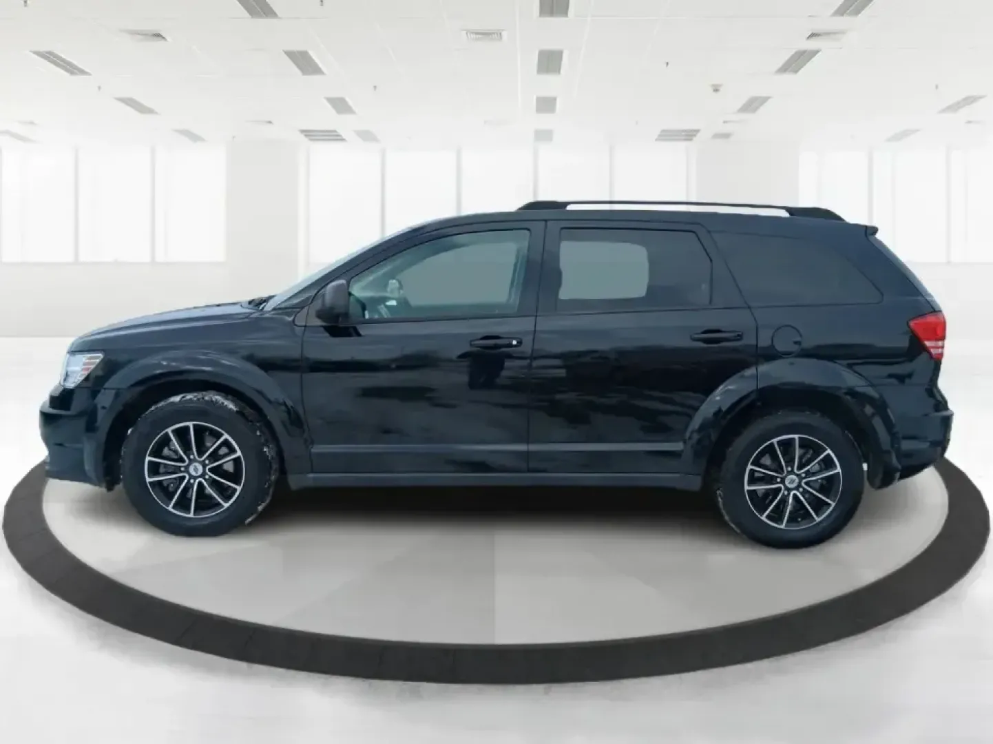 2018 Dodge Journey SE (3C4PDCAB9JT) with an Tigershark MultiAir 2.4L I-4 DOHC engine, 4A transmission, located at 880 E. National Road, Vandalia, OH, 45377, (937) 908-9800, 39.891918, -84.183594 - Need a practical SUV that can handle school drop-offs, grocery runs, and weekend trips up I75 without blowing your budget? This 2018 Dodge Journey SE in Pitch Black Clearcoat is built for real life in West Central Ohio-roomy enough for growing families, comfortable for long commutes, and flexible fo - Photo#4