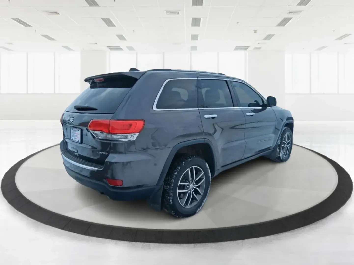 2018 Jeep Grand Cherokee Limited 4x4 (1C4RJFBGXJC) with an 3.6L V6 DOHC 24V engine, 8A transmission, located at 8750 N County Rd 25A, Piqua, OH, 45356, (937) 908-9800, 40.164391, -84.232513 - Load up the kids, the dog, and the cooler-or point the nose toward a weekend cabin-and let this 2018 Jeep Grand Cherokee Limited 4x4 handle the plan. With confident 4WD capability and a premium, comfortable cabin, it's a smart fit for Ohio drivers who want one SUV that can do school runs, long commu - Photo#2