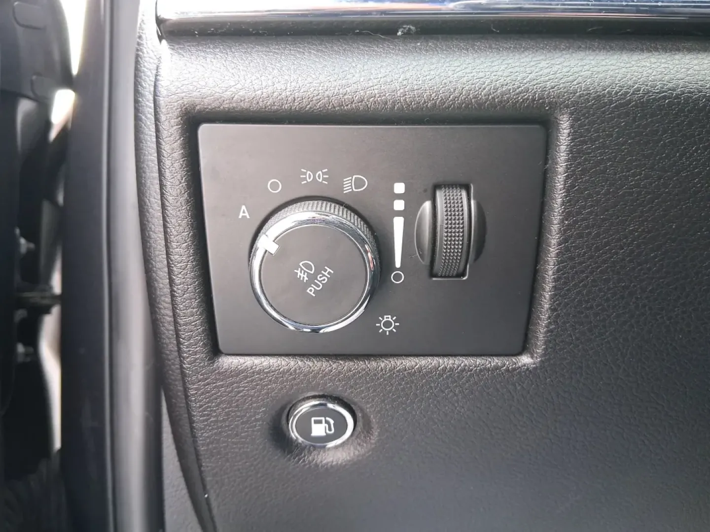 2018 Jeep Grand Cherokee Limited 4x4 (1C4RJFBGXJC) with an 3.6L V6 DOHC 24V engine, 8A transmission, located at 8750 N County Rd 25A, Piqua, OH, 45356, (937) 908-9800, 40.164391, -84.232513 - Load up the kids, the dog, and the cooler-or point the nose toward a weekend cabin-and let this 2018 Jeep Grand Cherokee Limited 4x4 handle the plan. With confident 4WD capability and a premium, comfortable cabin, it's a smart fit for Ohio drivers who want one SUV that can do school runs, long commu - Photo#17