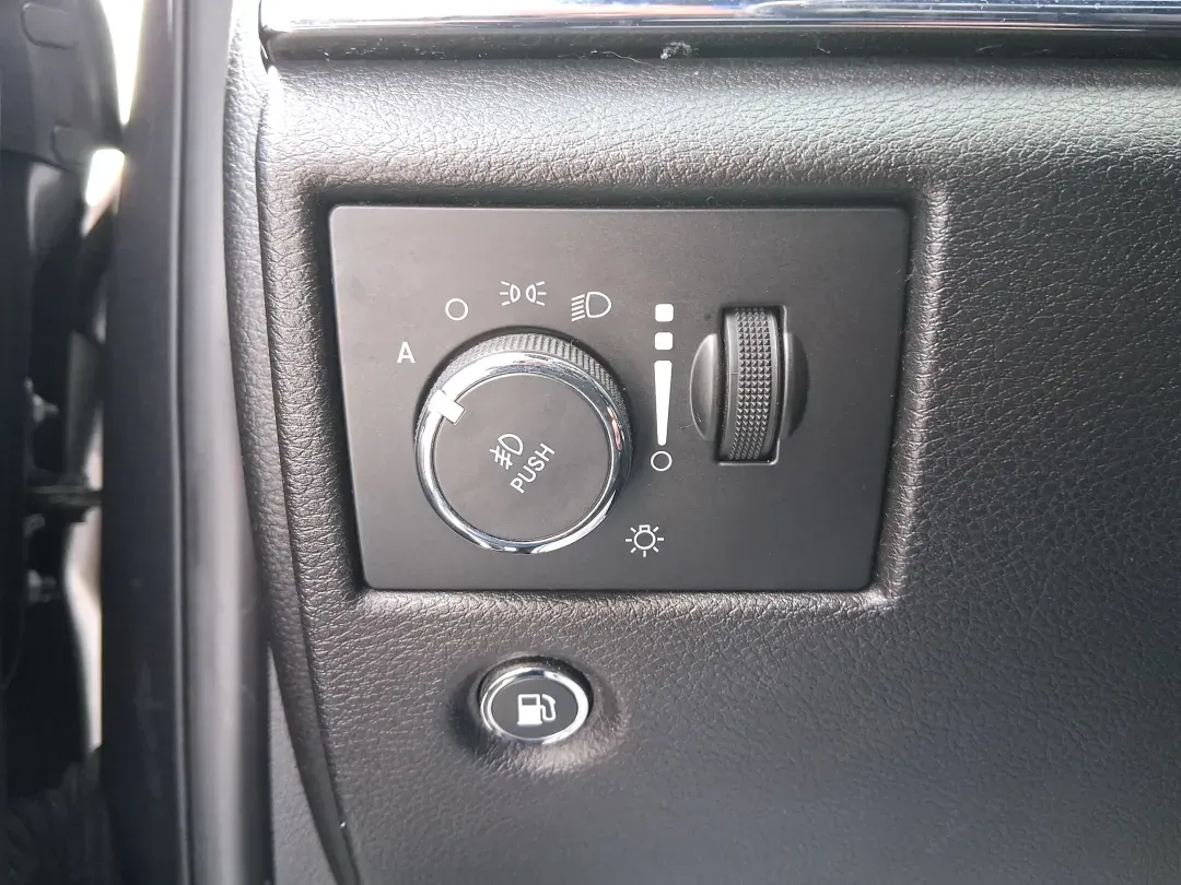 2018 Jeep Grand Cherokee Limited 4x4 (1C4RJFBGXJC) with an 3.6L V6 DOHC 24V engine, 8A transmission, located at 8750 N County Rd 25A, Piqua, OH, 45356, (937) 908-9800, 40.164391, -84.232513 - Load up the kids, the dog, and the cooler-or point the nose toward a weekend cabin-and let this 2018 Jeep Grand Cherokee Limited 4x4 handle the plan. With confident 4WD capability and a premium, comfortable cabin, it's a smart fit for Ohio drivers who want one SUV that can do school runs, long commu - Photo#17