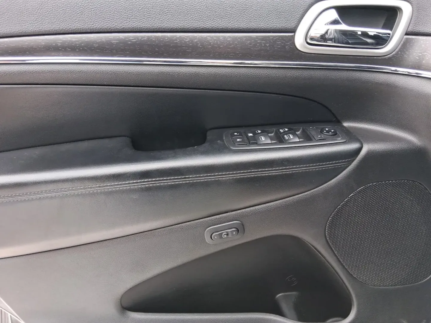 2018 Jeep Grand Cherokee Limited 4x4 (1C4RJFBGXJC) with an 3.6L V6 DOHC 24V engine, 8A transmission, located at 8750 N County Rd 25A, Piqua, OH, 45356, (937) 908-9800, 40.164391, -84.232513 - Load up the kids, the dog, and the cooler-or point the nose toward a weekend cabin-and let this 2018 Jeep Grand Cherokee Limited 4x4 handle the plan. With confident 4WD capability and a premium, comfortable cabin, it's a smart fit for Ohio drivers who want one SUV that can do school runs, long commu - Photo#19