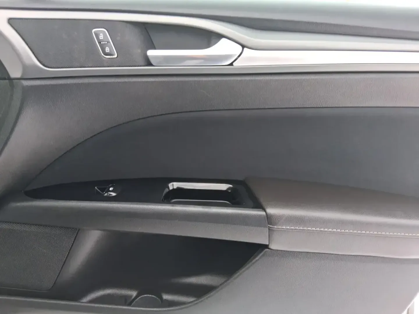 2013 Ford Fusion SE (3FA6P0H72DR) with an 2.5L L4 DOHC 16V engine, Automatic transmission, located at 1951 S Dayton Lakeview Rd., New Carlisle, OH, 45344, (937) 908-9800, 39.890999, -84.050255 - Need a dependable commuter that can handle daily drives to Wright-Patterson AFB, weekend errands around Beavercreek, and the occasional road trip down I-675 without draining your budget? This 2013 Ford Fusion SE in Sterling Gray is a smart, comfortable sedan built for real life-great for long commut - Photo#19