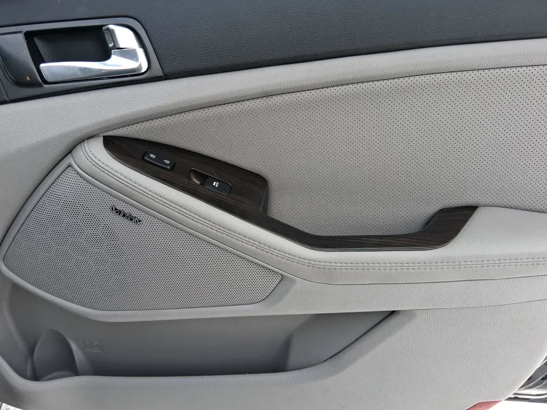 2015 Kia Optima EX (5XXGN4A78FG) with an Theta II 2.4L I-4 gasoline direct injection engine, located at 401 Woodman Dr, Riverside, OH, 45431, (937) 908-9800, 39.760899, -84.123421 - If your week is packed with I675 commuting, school drop-offs, and the occasional dinner run to The Greene or a weekend drive out toward Wright-Patterson Air Force Base, this 2015 Kia Optima EX is the kind of sedan that keeps life moving comfortably-without draining your budget. Finished in sleek Ebo - Photo#21