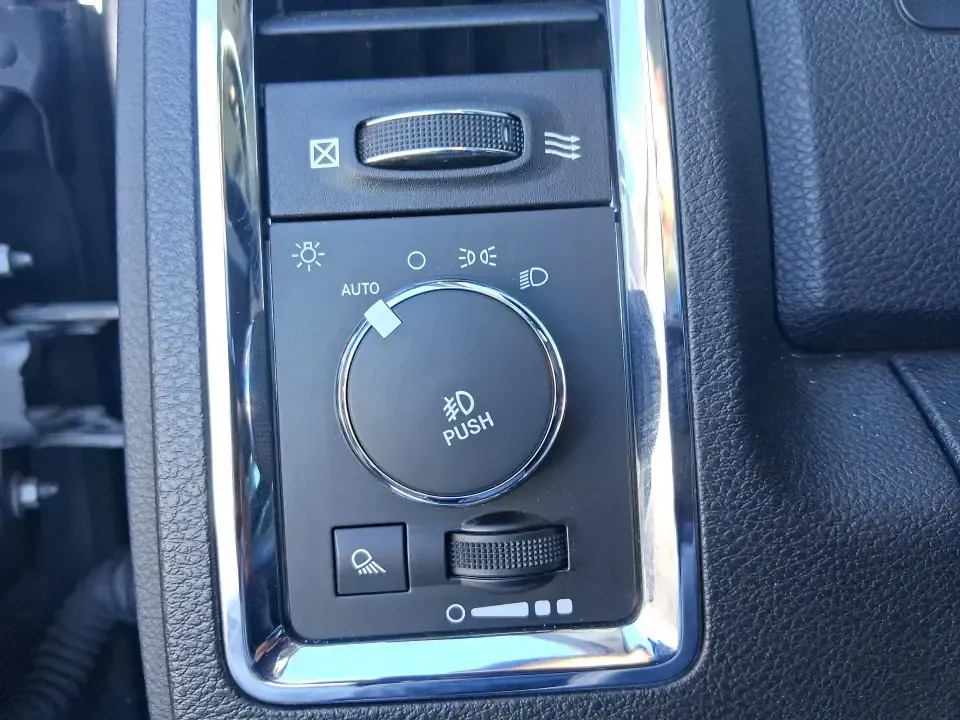 2016 Ram 1500 Laramie (1C6RR7NT1GS) with an 5.7L V8 OHV 16V engine, 6A transmission, located at 1184 Kauffman Ave, Fairborn, OH, 45324, (937) 908-9800, 39.807072, -84.030914 - 2016 Ram 1500 Laramie - Photo#16