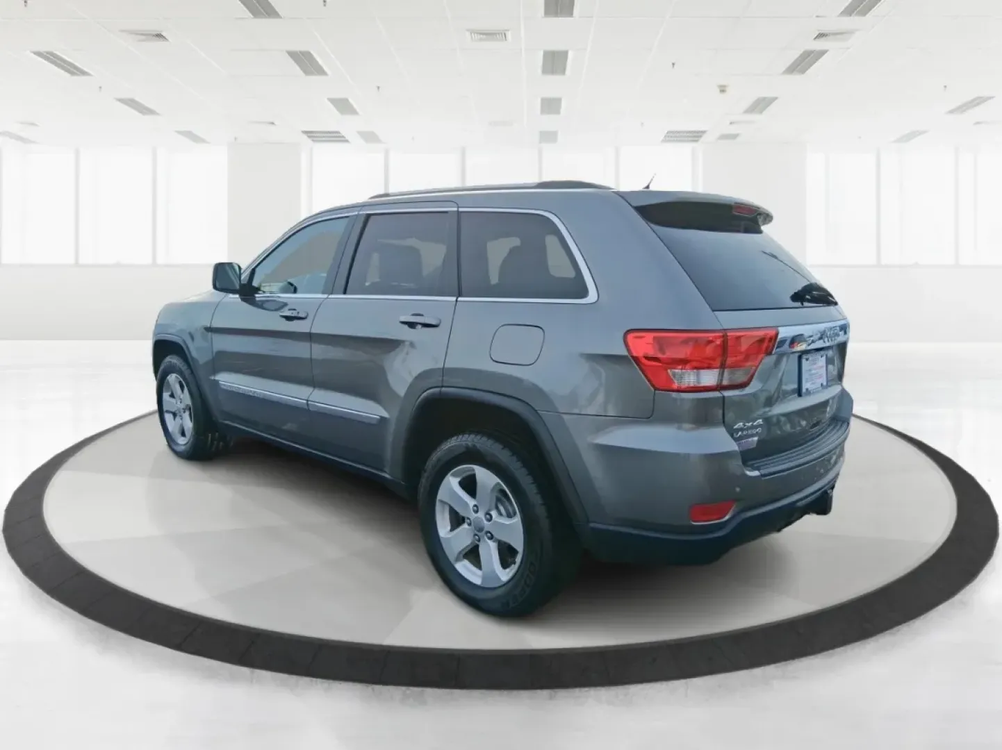 2012 Jeep Grand Cherokee Laredo (1C4RJFAG1CC) with an Other engine, located at 1099 N County Rd 25A , Troy, OH, 45373, (937) 908-9800, 40.057079, -84.212883 - Picture your next weekend escape: loading up the family, pointing the hood toward John A. Wannemacher Nature Reserve, and cruising I75 with confidence no matter what Ohio weather throws your way. This 2012 Jeep Grand Cherokee Laredo is built for real life in Troy-school runs, long commutes to Dayton - Photo#4