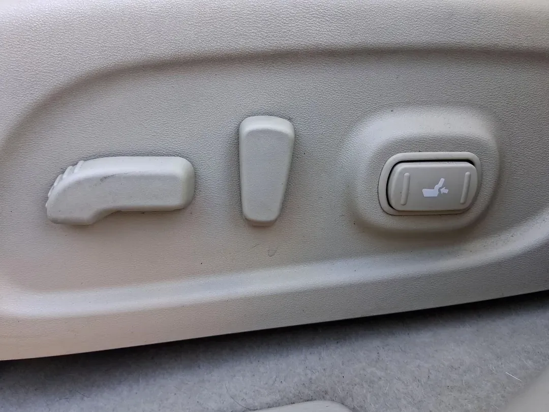 2013 Infiniti JX35 Base (5N1AL0MM9DC) with an 3.5L V6 DOHC 24V engine, Continuously Variable Transmission transmission, located at 1951 S Dayton Lakeview Rd., New Carlisle, OH, 45344, (937) 908-9800, 39.890999, -84.050255 - Need a comfortable, upscale SUV that can handle school drop-offs, I70 commutes, and weekend getaways without blowing the budget? This 2013 INFINITI JX35 Base in rich maroon delivers three-row versatility, premium comfort, and confidence-building safety features-an ideal fit for growing families, bus - Photo#15