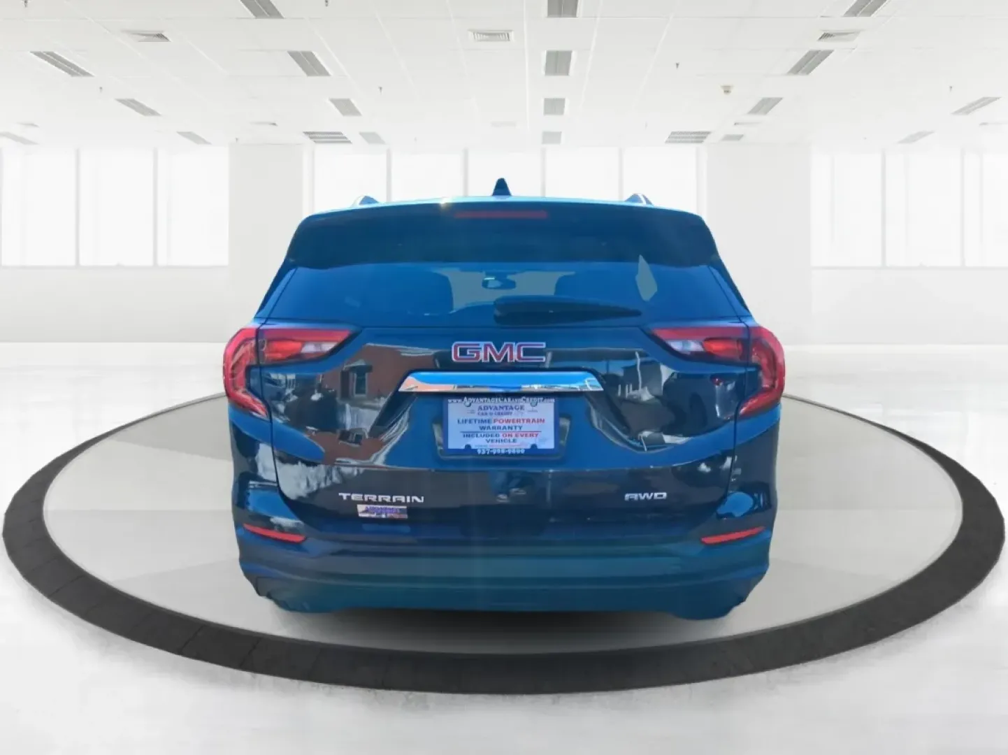 2018 GMC Terrain SLE (3GKALTEV1JL) with an 1.4L L4 DOHC 16V TURBO engine, 6A transmission, located at 1951 S Dayton Lakeview Rd., New Carlisle, OH, 45344, (937) 908-9800, 39.890999, -84.050255 - Picture your next weekend: a quick grocery run in town, a smooth commute down I70, then a spontaneous road trip to Dayton's RiverScape MetroPark or a family day at the Clark County Fairgrounds-without worrying about space, weather, or comfort. This 2018 GMC Terrain SLE in striking Ebony Twilight Met - Photo#3