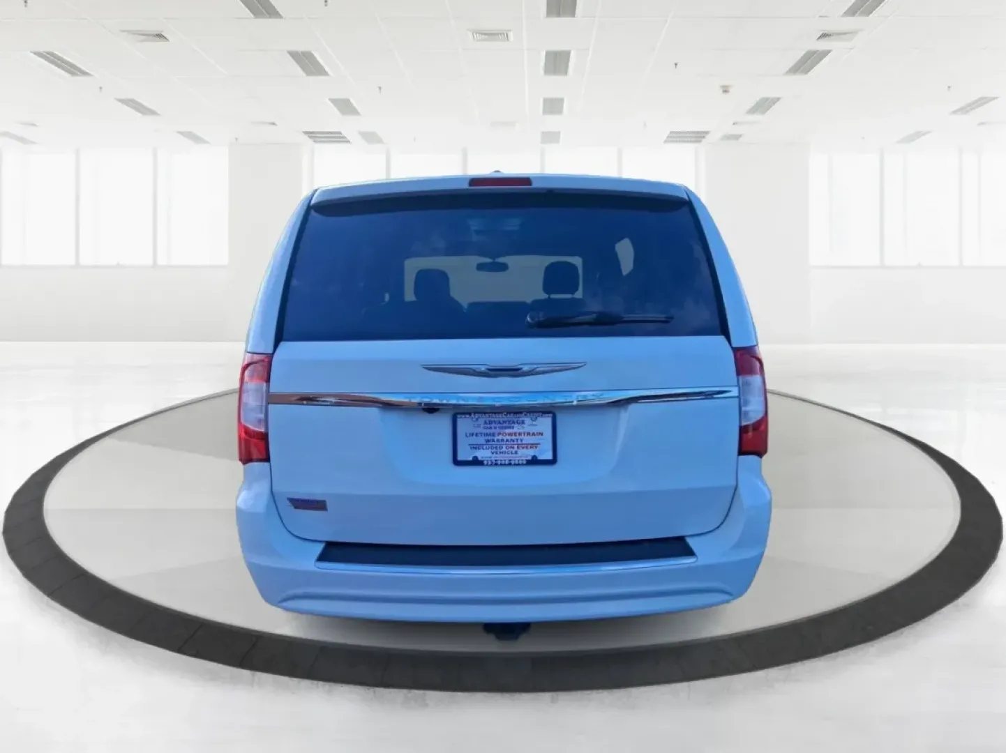 2015 Chrysler Town and Country Touring (2C4RC1BG1FR) with an 3.6L V-6 DOHC engine, 6-Speed Automatic transmission, located at 880 E. National Road, Vandalia, OH, 45377, (937) 908-9800, 39.891918, -84.183594 - Pack up the kids, load the cooler, and point the nose toward a weekend road trip-this 2015 Chrysler Town and Country Touring is built for real life in West Central Ohio. Whether you're shuttling a growing family to school and sports, commuting from Piqua to Troy, or planning an easy getaway up I-7 - Photo#3