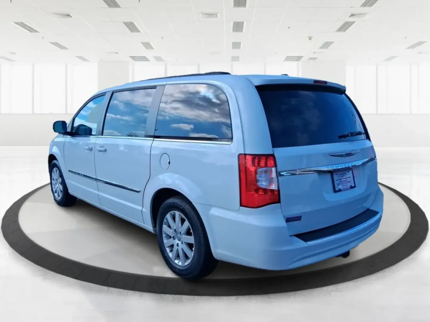 2015 Chrysler Town and Country Touring (2C4RC1BG1FR) with an 3.6L V-6 DOHC engine, 6-Speed Automatic transmission, located at 880 E. National Road, Vandalia, OH, 45377, (937) 908-9800, 39.891918, -84.183594 - Pack up the kids, load the cooler, and point the nose toward a weekend road trip-this 2015 Chrysler Town and Country Touring is built for real life in West Central Ohio. Whether you're shuttling a growing family to school and sports, commuting from Piqua to Troy, or planning an easy getaway up I-7 - Photo#4