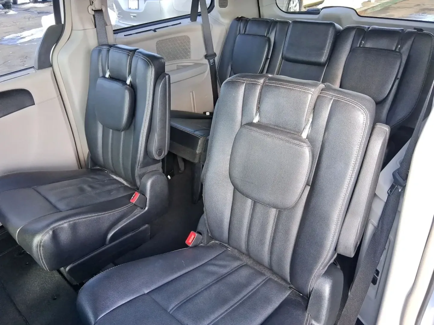 2015 Chrysler Town and Country Touring (2C4RC1BG1FR) with an 3.6L V-6 DOHC engine, 6-Speed Automatic transmission, located at 880 E. National Road, Vandalia, OH, 45377, (937) 908-9800, 39.891918, -84.183594 - Pack up the kids, load the cooler, and point the nose toward a weekend road trip-this 2015 Chrysler Town and Country Touring is built for real life in West Central Ohio. Whether you're shuttling a growing family to school and sports, commuting from Piqua to Troy, or planning an easy getaway up I-7 - Photo#10