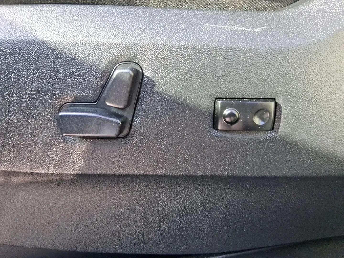 2015 Chrysler Town and Country Touring (2C4RC1BG1FR) with an 3.6L V-6 DOHC engine, 6-Speed Automatic transmission, located at 880 E. National Road, Vandalia, OH, 45377, (937) 908-9800, 39.891918, -84.183594 - Pack up the kids, load the cooler, and point the nose toward a weekend road trip-this 2015 Chrysler Town and Country Touring is built for real life in West Central Ohio. Whether you're shuttling a growing family to school and sports, commuting from Piqua to Troy, or planning an easy getaway up I-7 - Photo#18