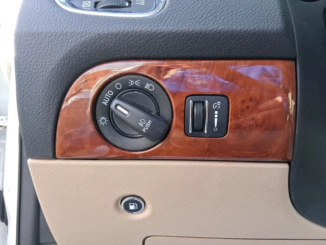 2015 Dodge Durango Limited (1C4RDJDG8FC) with an 3.6L V6 DOHC 24V engine, 8-Speed Automatic transmission, located at 8750 N County Rd 25A, Piqua, OH, 45356, (937) 908-9800, 40.164391, -84.232513 - Pack up the kids, load the cooler, and point the nose toward a weekend getaway-this 2015 Dodge Durango Limited is the kind of SUV that makes everyday life in West Central Ohio easier, from school drop-offs to road trips and everything in between. With confident 4WD/AWD capability, three-row flexibil - Photo#17